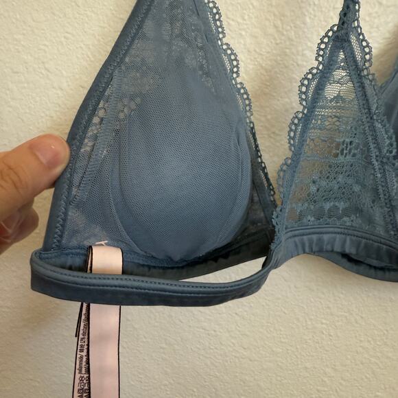 5/$25 Victoria's Secret Lace Bra in Dusty Blue Medium - Picture 4 of 6